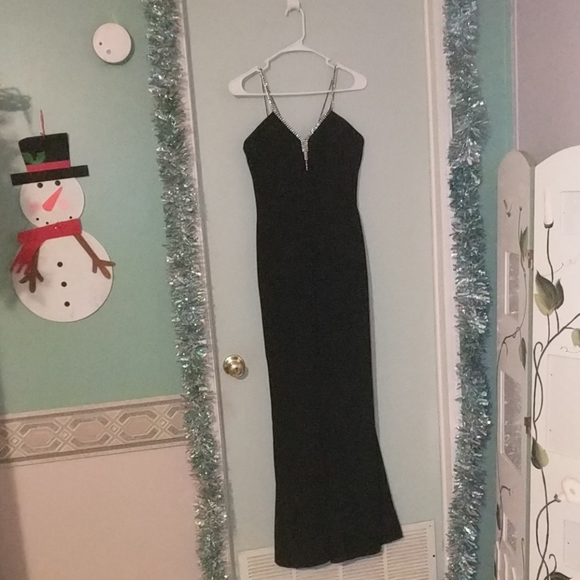 Daymor Couture Dresses & Skirts - Gorgeous Daymor Couture dress size 4